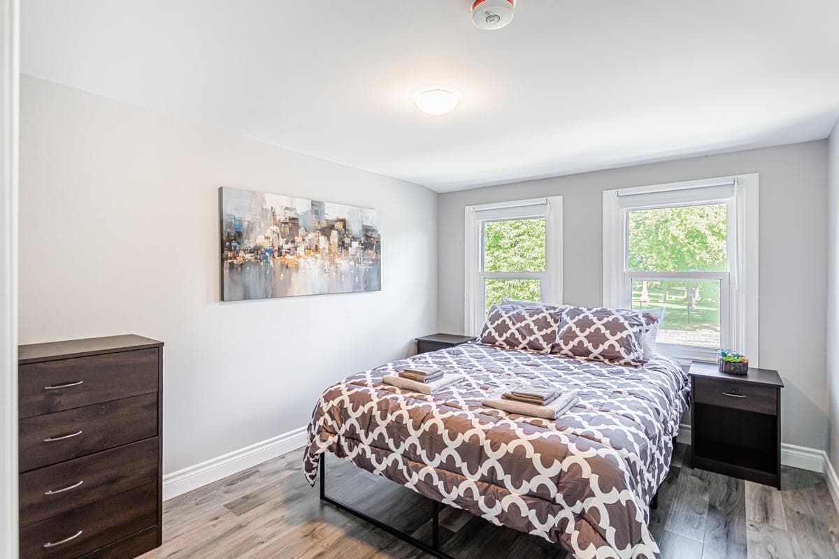 535 Mohawk Road West, Room 2, Hamilton, ON photo 2