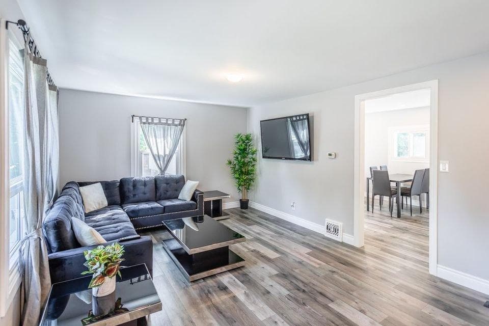 535 Mohawk Road West, Room 4, Hamilton, ON photo 4