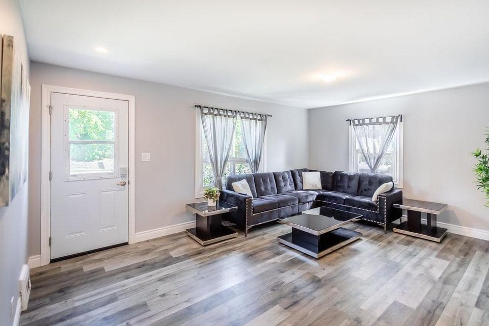 535 Mohawk Road West, Room 4, Hamilton, ON photo 5