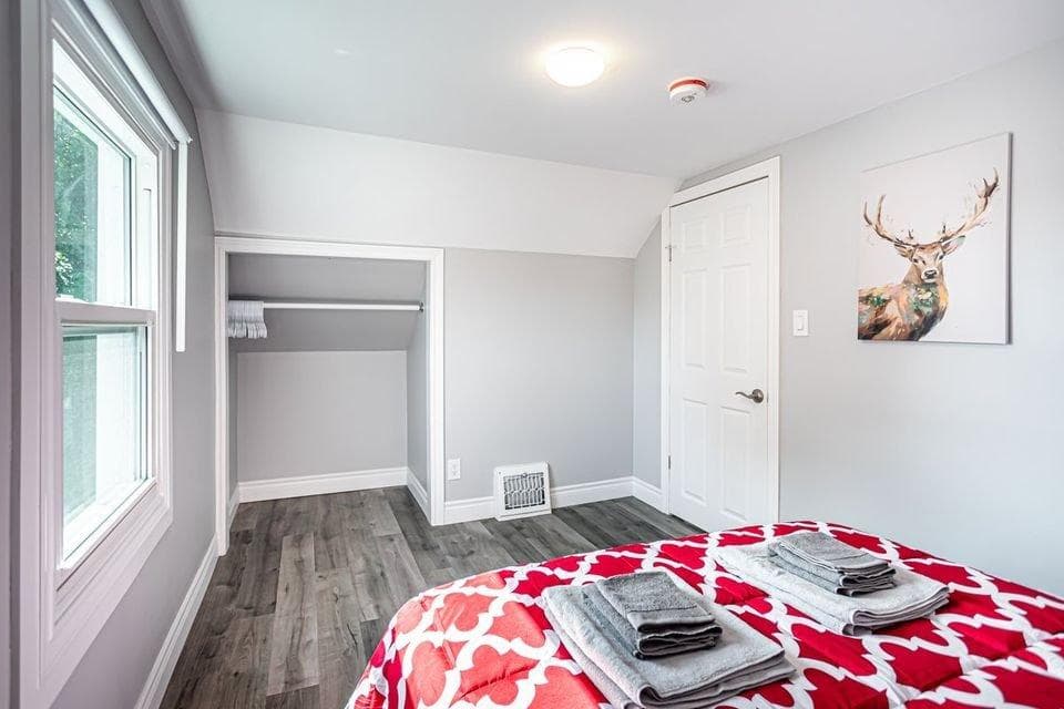 535 Mohawk Road West, Room 4, Hamilton, ON photo 3
